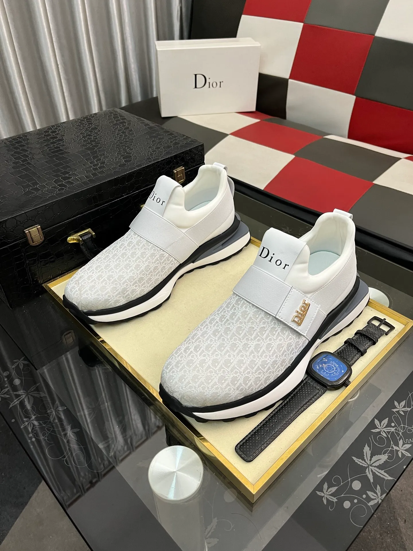 Men's Men's Shoes 💰458⌚️⌚️Dior [Dior] men's casual and trendy shoes are on the market! Strong British fashion style, the upper is made of nubuck leather with printed fabrics, comfortable pigskin lining, and original molded outsole. Designed by European and American masters, the perfect shape creates high quality, super versatile and very comfortable. High-end without losing taste, fashionable and novel! Code number: 38～442️⃣Colors available